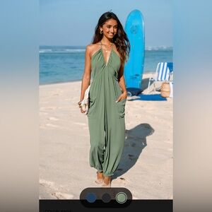 Cupshe Plunging Halterneck Jumpsuit